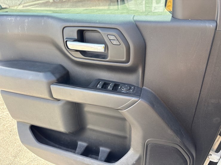 #3627-•-2021-chevrolet-silverado-pickup-truck-image-13