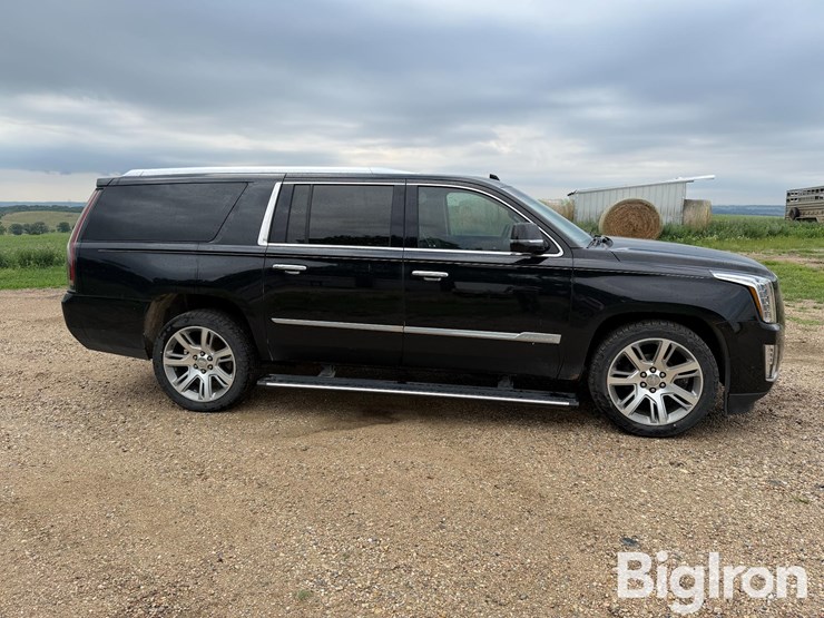 2020-cadillac-escalade-image-4