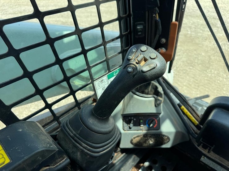 2022-bobcat-t595-image-29
