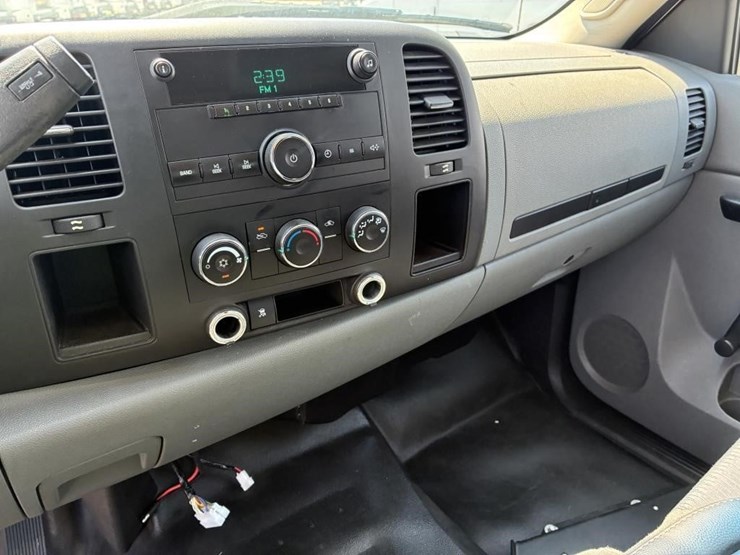 2011-chevrolet-1500-image-16