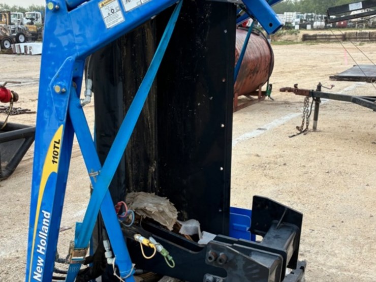 new-holland-110tl-image-1