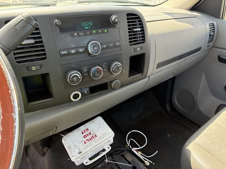2011-chevrolet-silverado-2500-image-19
