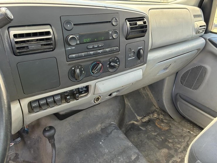 2006-ford-f550-image-26