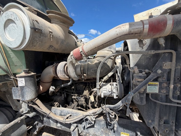 2001-mack-ch613-image-12