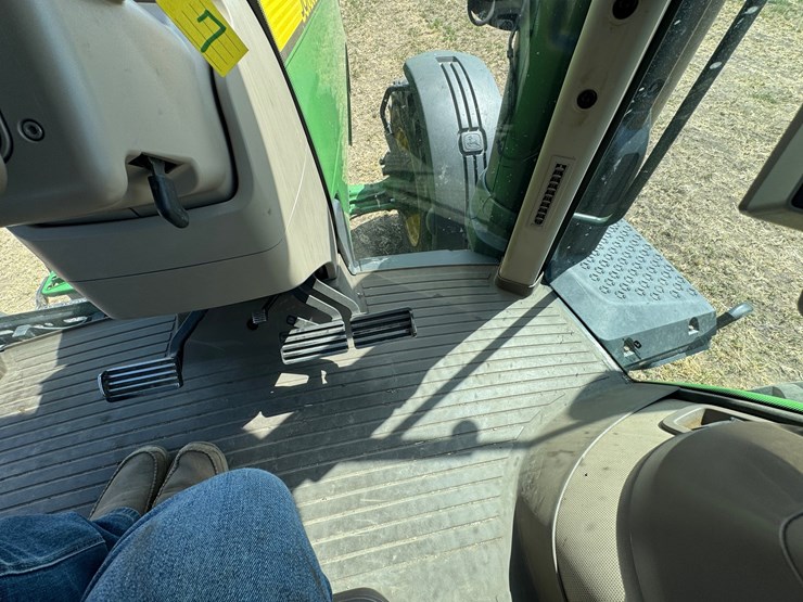 2019-john-deere-8295r-image-55