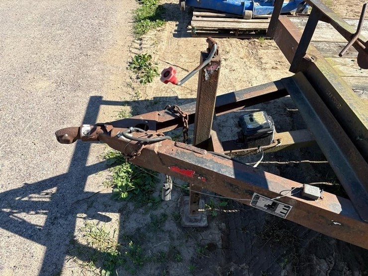 2000-metal-works-81"-x-18'-equipment-trailer-image-8