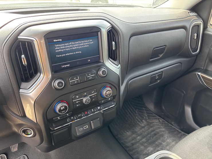 #3625-•-2022-chevrolet-silverado-pickup-truck-image-13