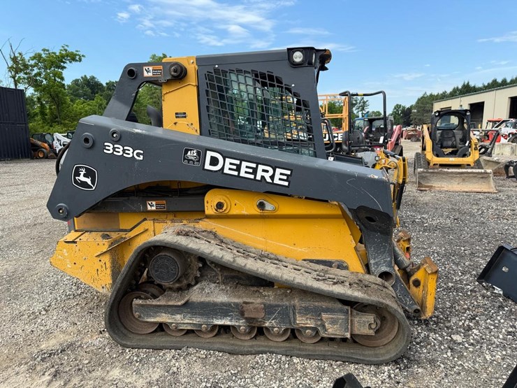 2017-deere-333g-image-1