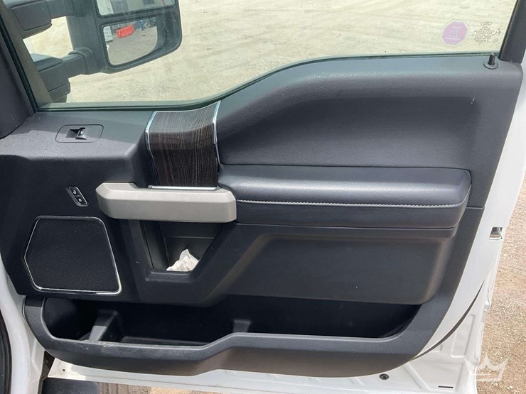 2022-ford-f350-image-26