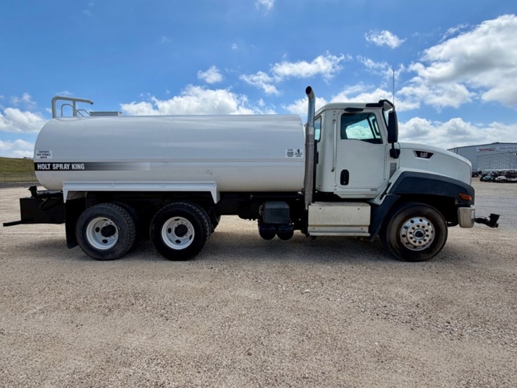 2015-caterpillar-ct660-image-4