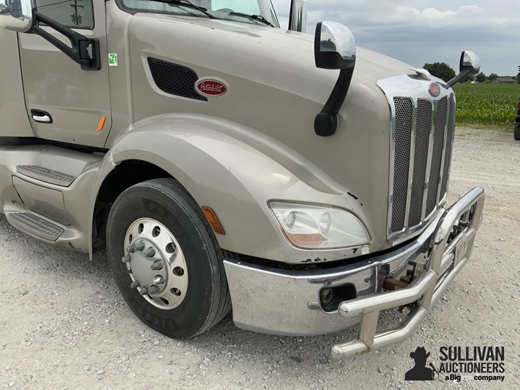 2015-peterbilt-579-image-13