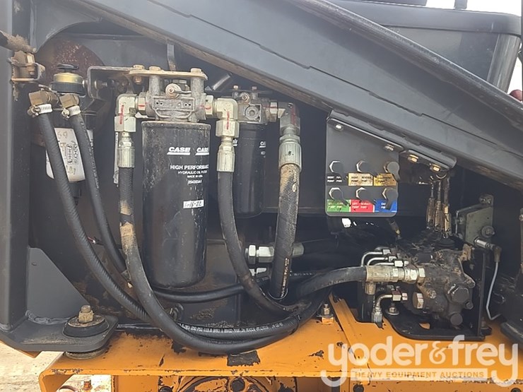 2017-case-650l-image-30