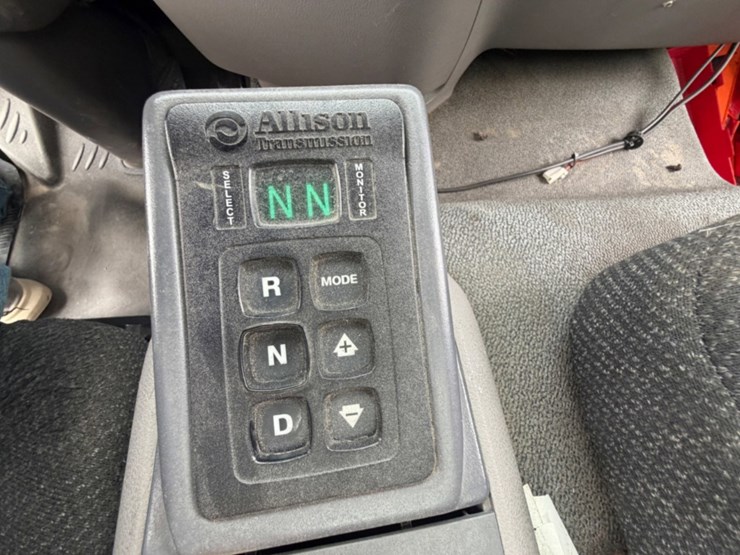 2016-peterbilt-220-image-11