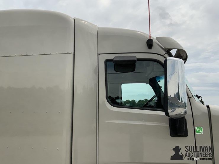 2015-peterbilt-579-image-16