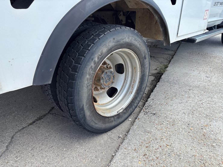 #3616-•-2018-ram-5500-4x4-40ft-bucket-truck-image-7