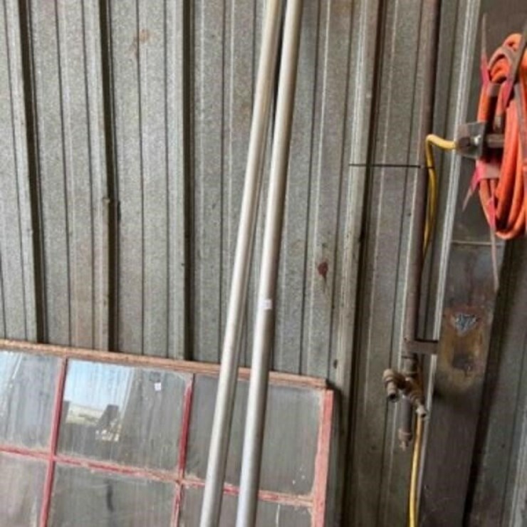 2 ALUMINUM PIPES, 80"X2"