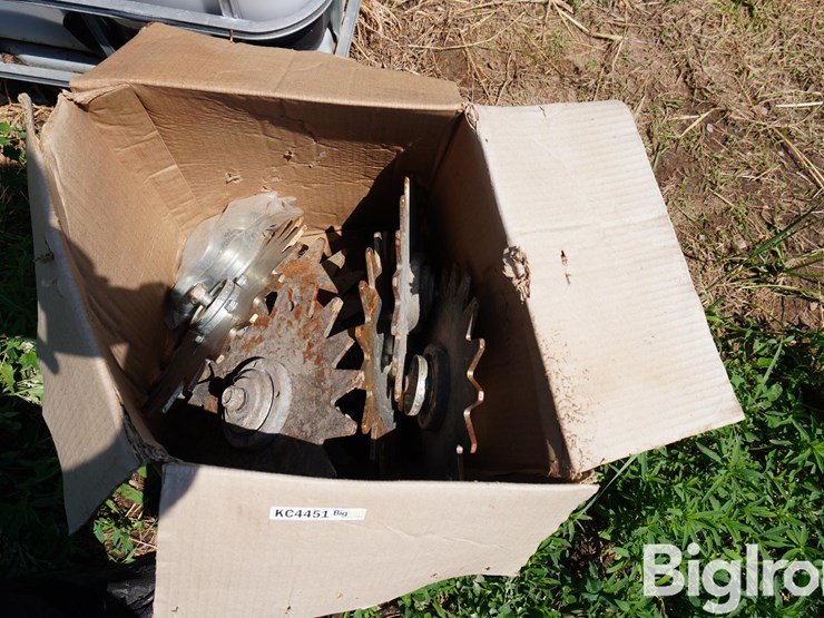 spiked-planter-wheels-image-3
