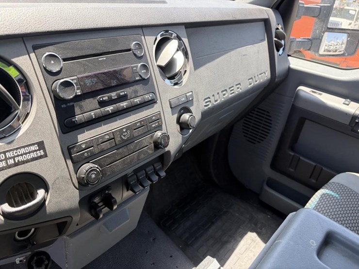 2011-ford-f550-image-16