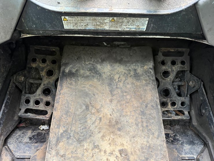 2022-bobcat-s740-image-19