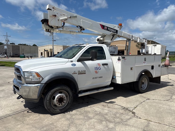 #3616-•-2018-ram-5500-4x4-40ft-bucket-truck-image-1