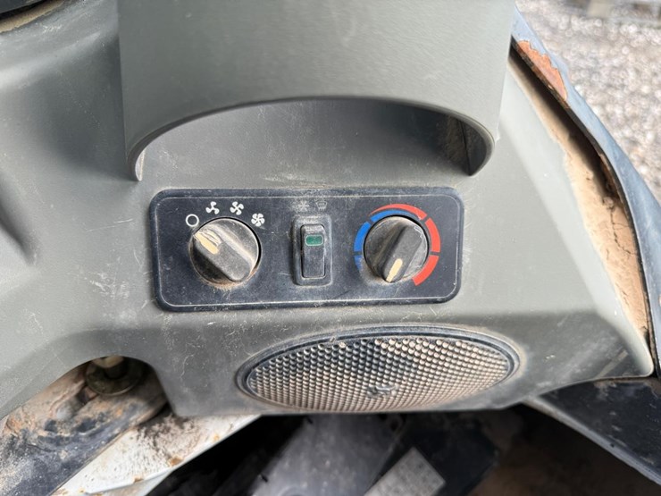 2017-bobcat-t770-image-27