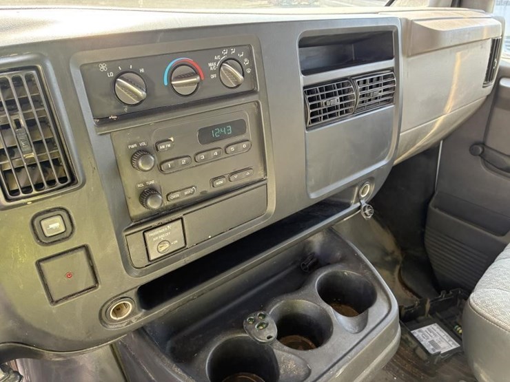 2003-gmc-3500-image-18