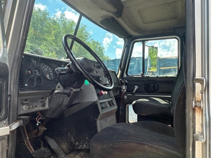 2000-mack-ch613-image-8