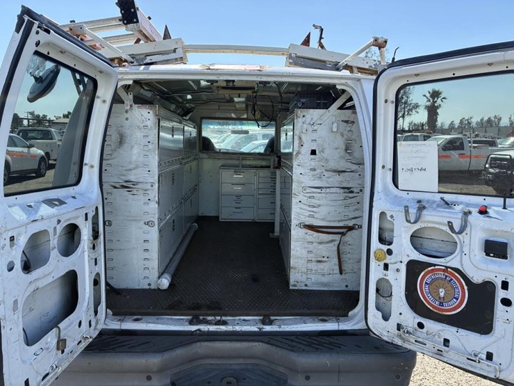 2006-ford-e350-image-12
