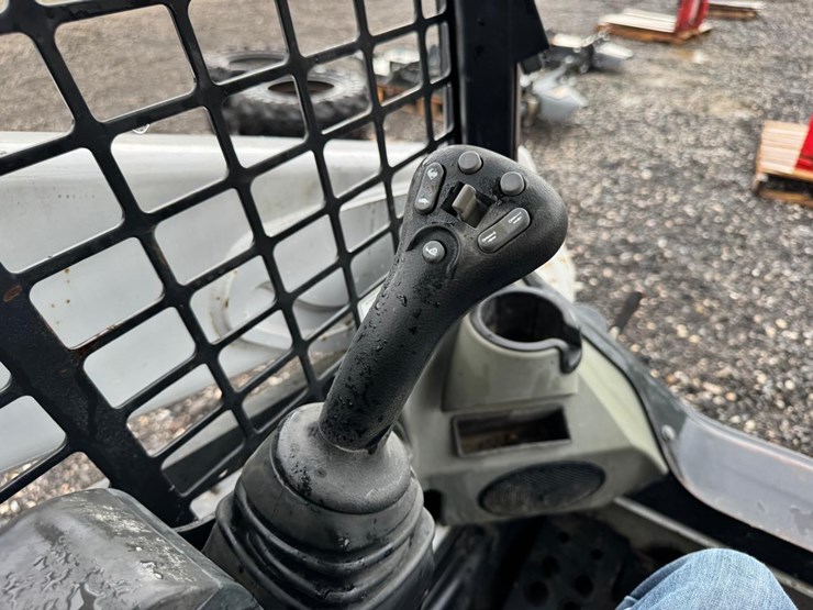 2015-bobcat-t590-image-28