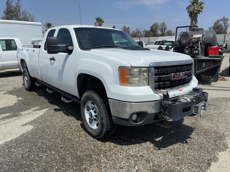 2012-gmc-sierra-2500-image-2