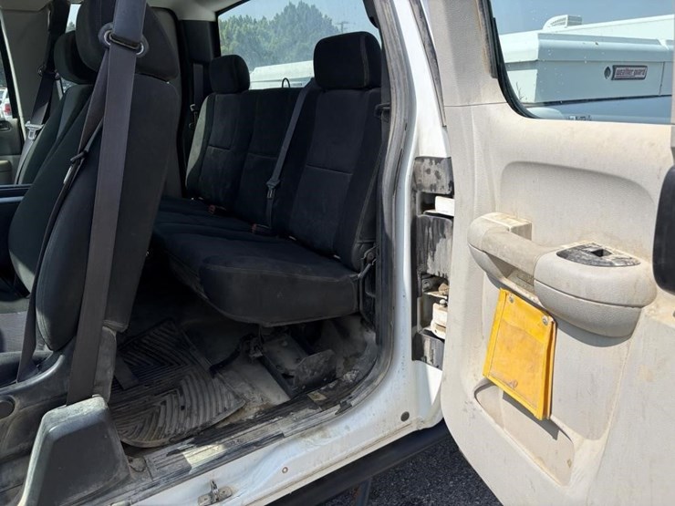 2012-gmc-2500-image-11
