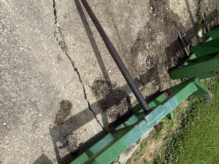 frontier-euro-style-bale-spear-image-11