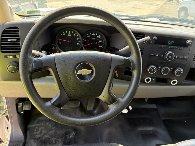 2011-chevrolet-1500-image-13