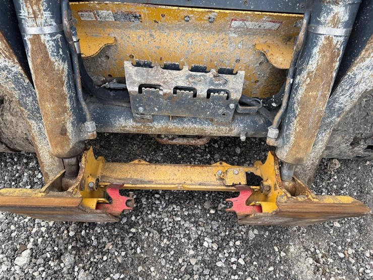 2017-deere-333g-image-13