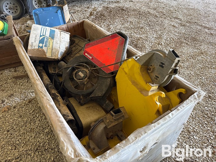 john-deere-pneumatic-planter-boxes-&-blower-motor-image-8