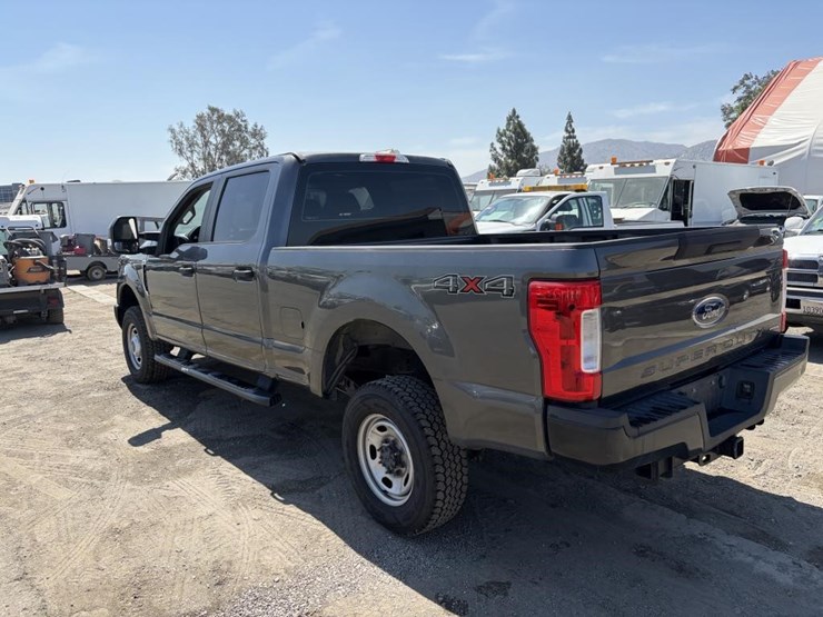 2017-ford-f250-xl-image-4