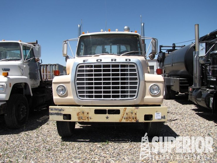 1981-ford-8000-image-2