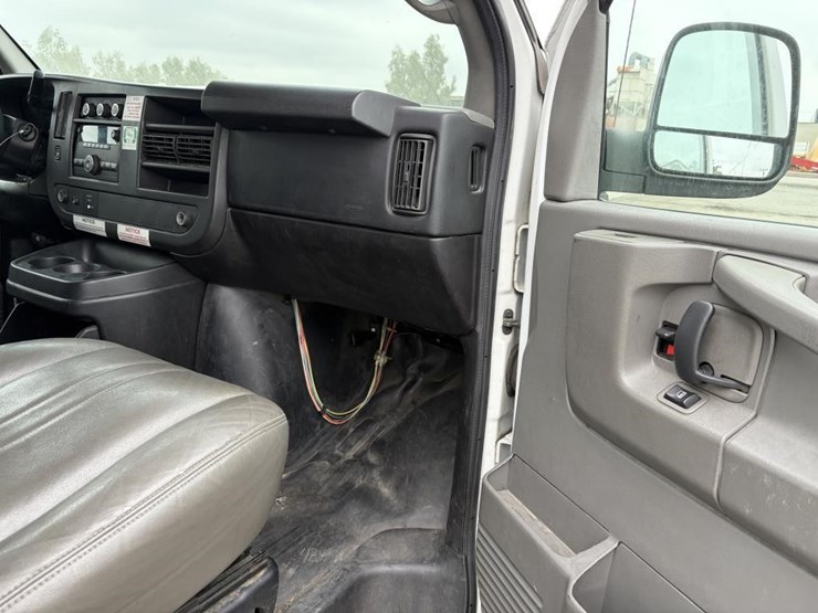 2014-chevrolet-express-3500-image-10