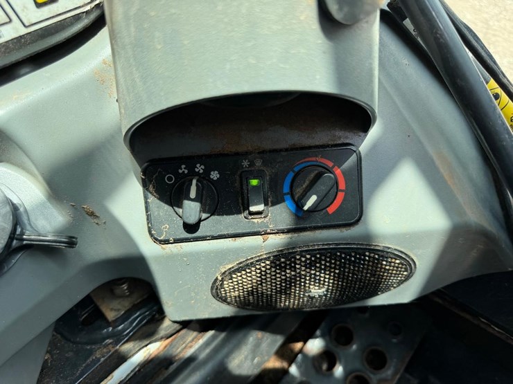 2022-bobcat-t595-image-30