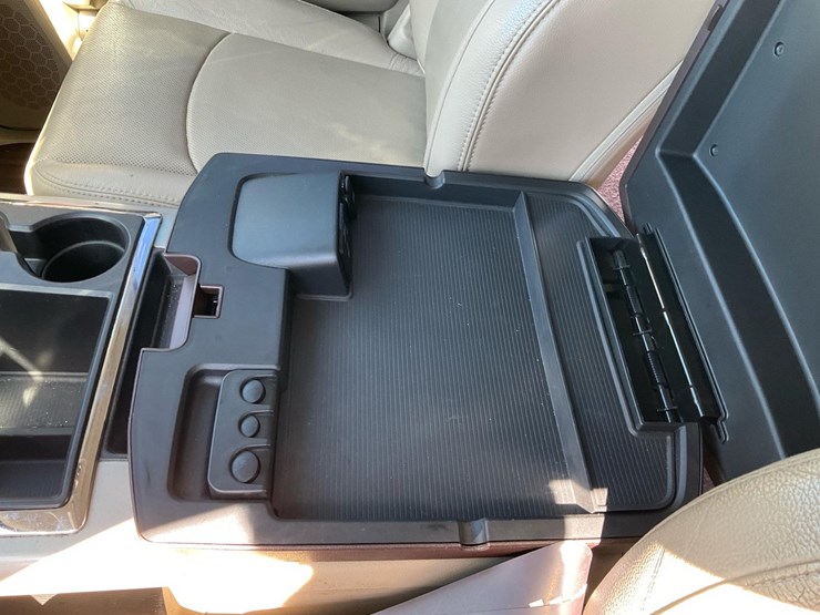 2015-dodge-ram-1500-image-32