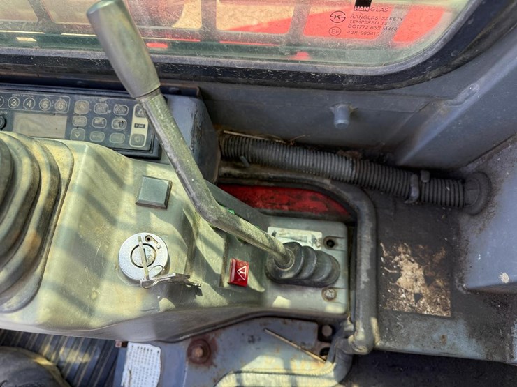 takeuchi-tl240-image-23