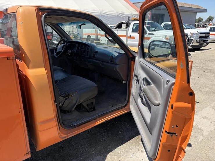 2001-dodge-2500-image-12
