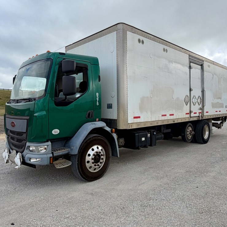 2016 PETERBILT 220