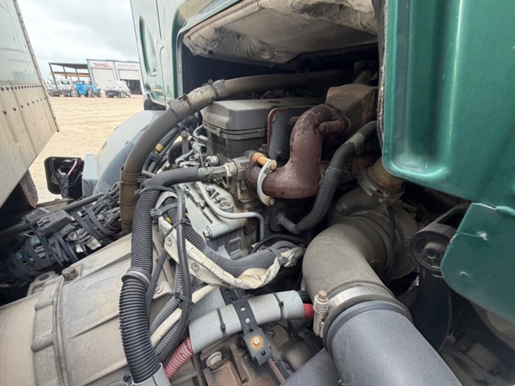 2016-peterbilt-220-image-12