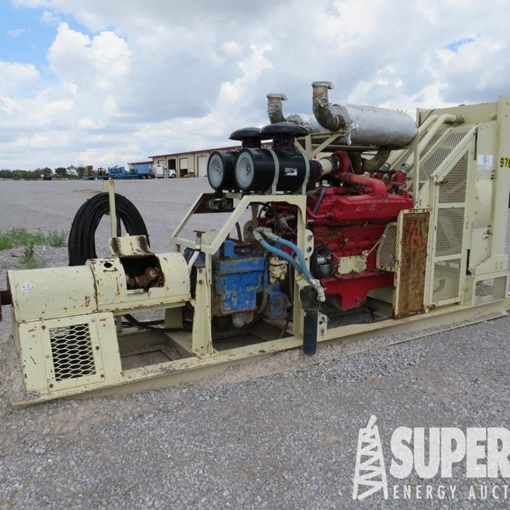 (4-2) CUMMINS KTA-19 Diesel Eng, ALLISON CLT6061-4...