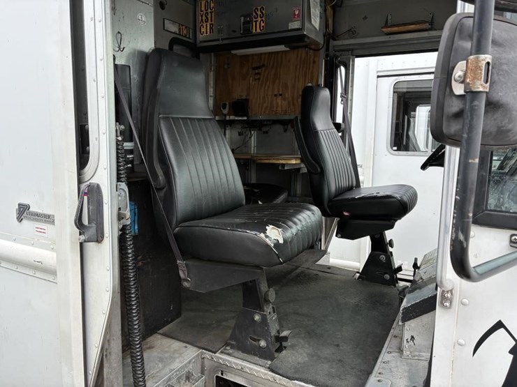 2008-workhorse-w62-image-12