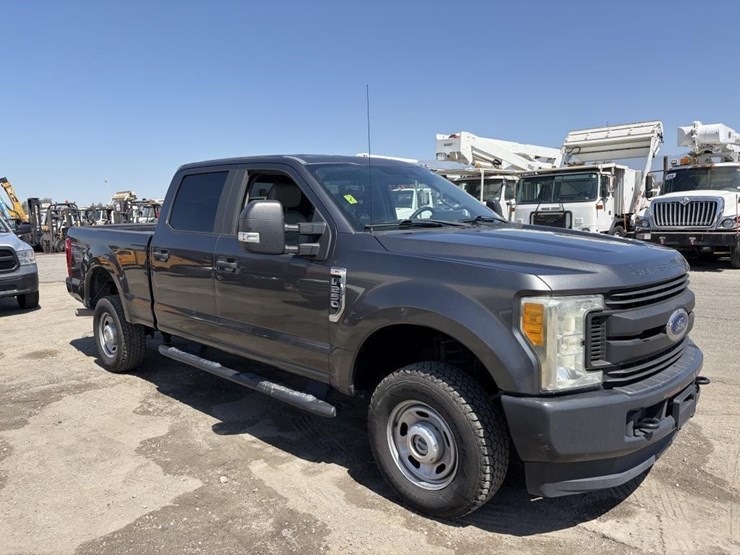 2017-ford-f250-xl-image-2