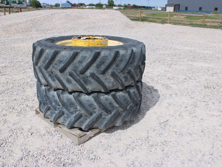 john-deere-8330-image-2