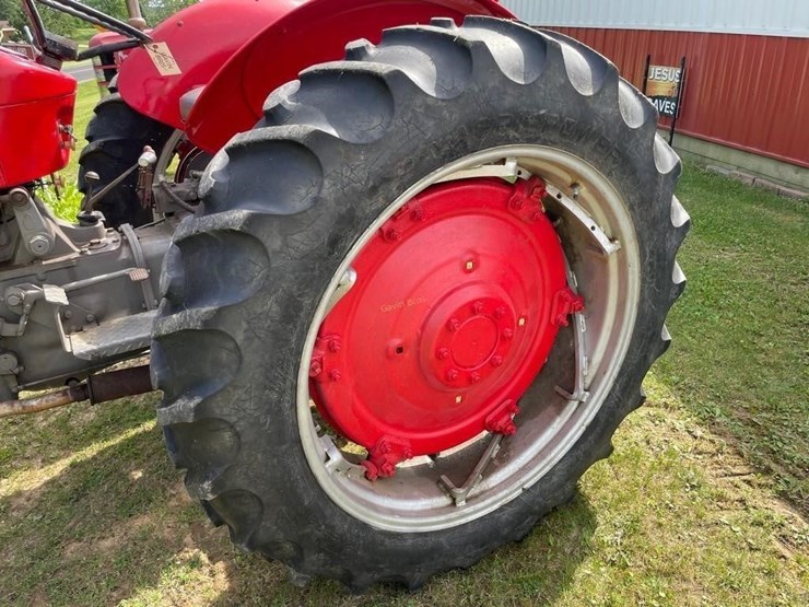1963-massey-ferguson-65-image-14