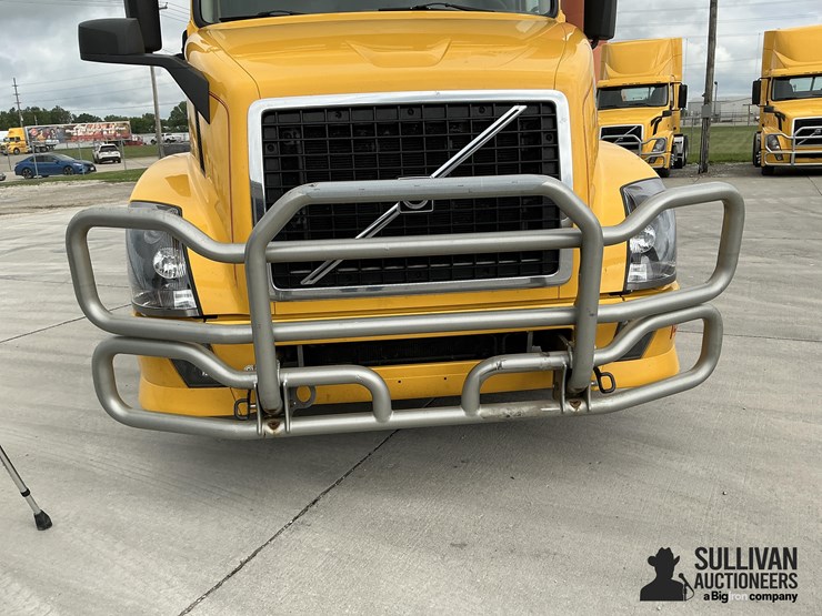 2015-volvo-vnl64t300-image-9